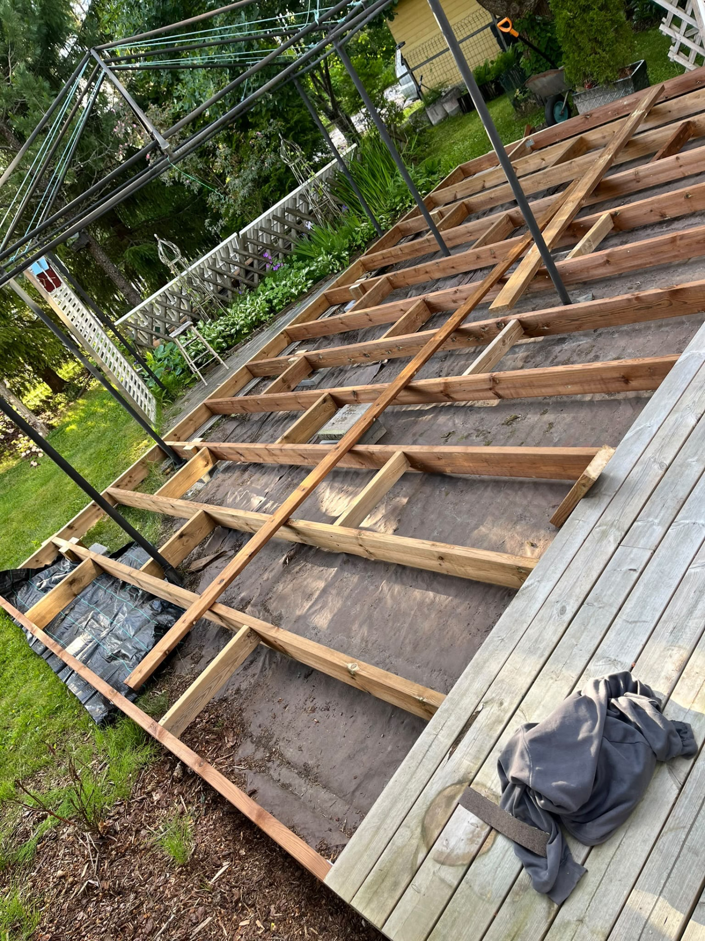 Terassin runko rakennusvaiheessa